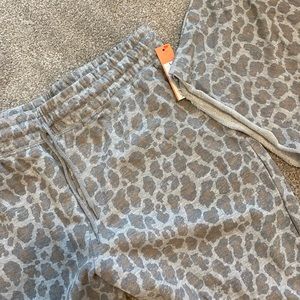 Super cute sweatsuit